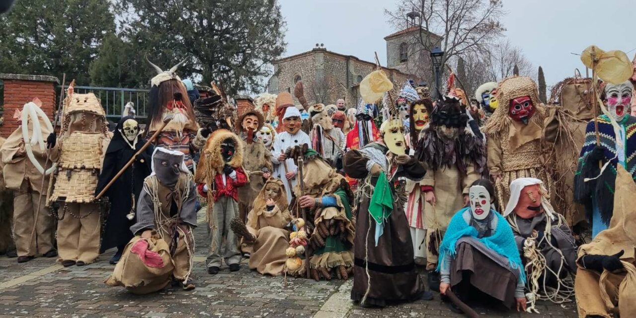 DOMINGO GORDO 2026 – MASCARADAS Y CORRIDA DEL GALLOCARNAVALES
